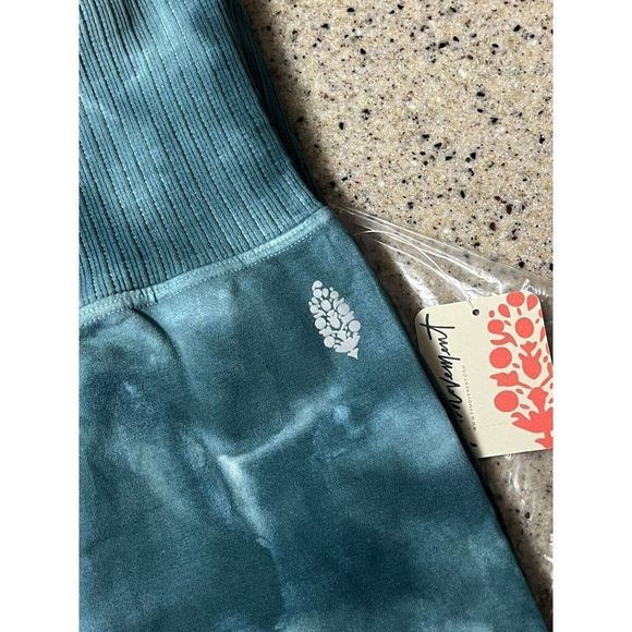 Free People Movement Good Karma High Rise Tie Dye Leggings Size M/L Ozark Mist - Picture 4 of 8